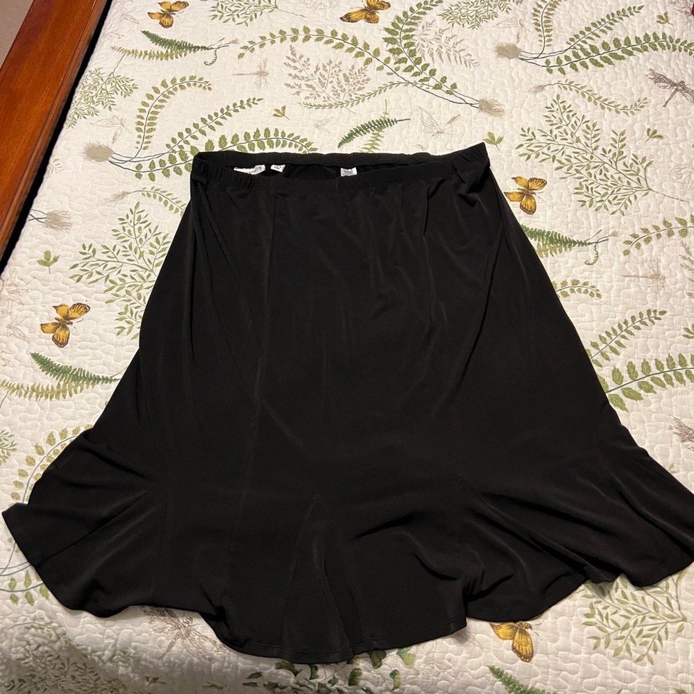 Beautiful Susan Graver “Liquid Knit” skirt.  Size L.  BNWOT
